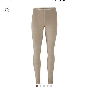 NWOT SKIMS Outdoor Leggings